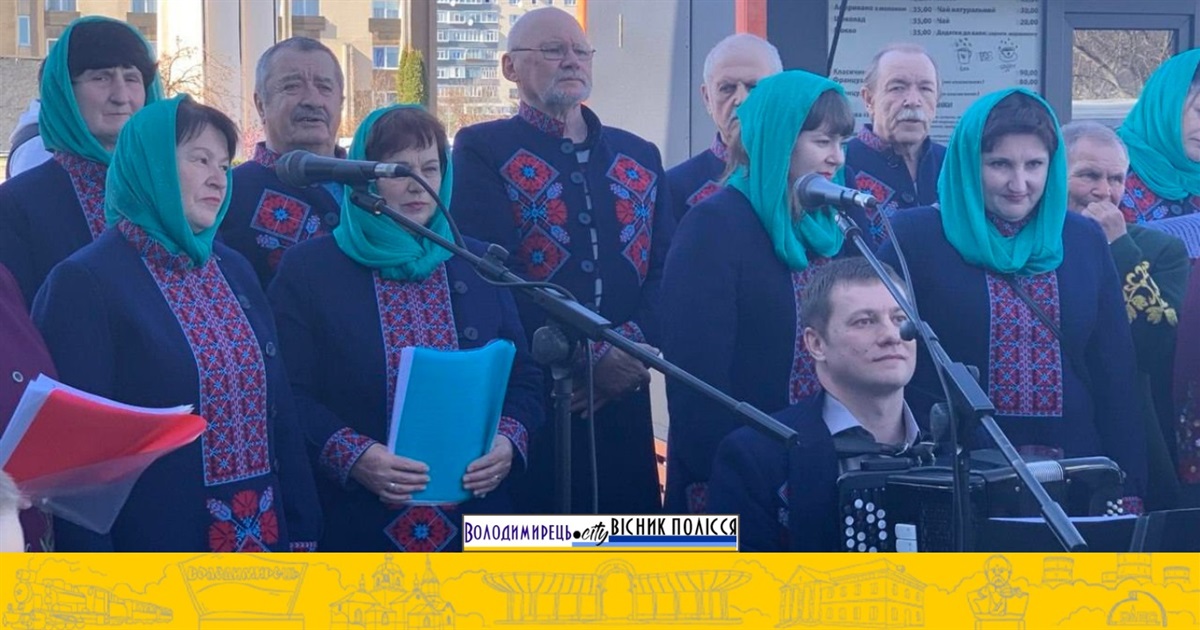 У Вараші митці наспівали для ЗСУ майже тридцять тисяч гривень