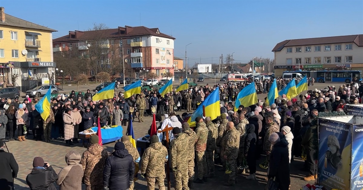 У Сарнах попрощалися з двома воїнами-захисниками