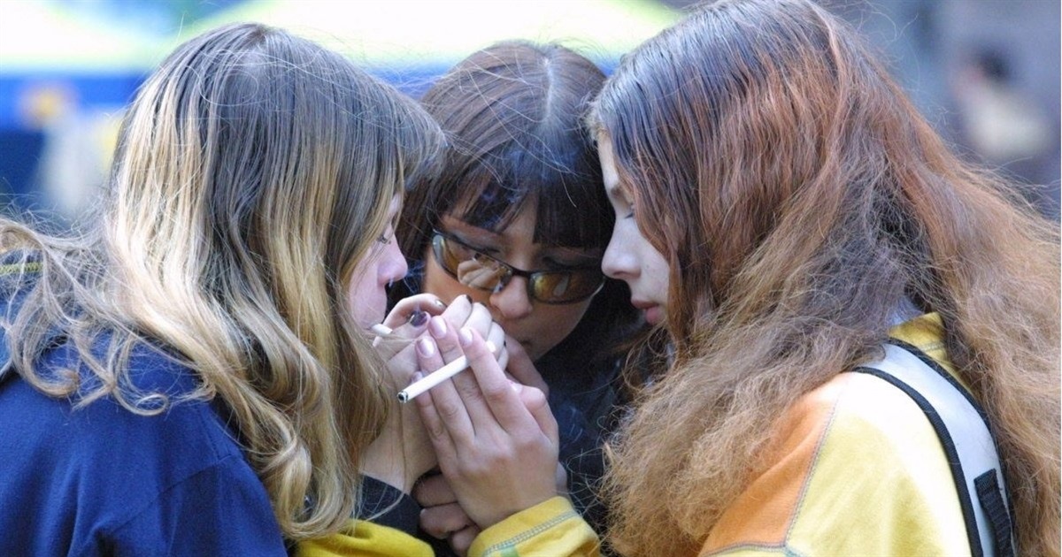 Наступним поколінням палити тютюн заборонено: перша в світі країна ухвалила відповідний закон