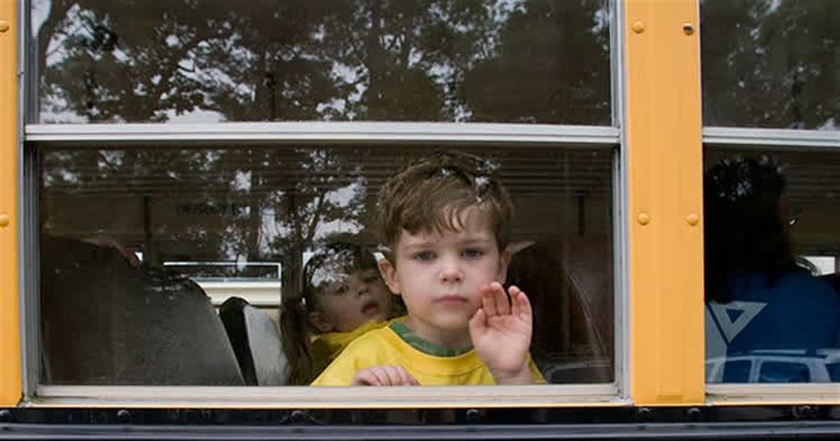 Без російського паспорта не випустять — окупанти заблокували виїзд дітей з ТОТ України. Що відомо