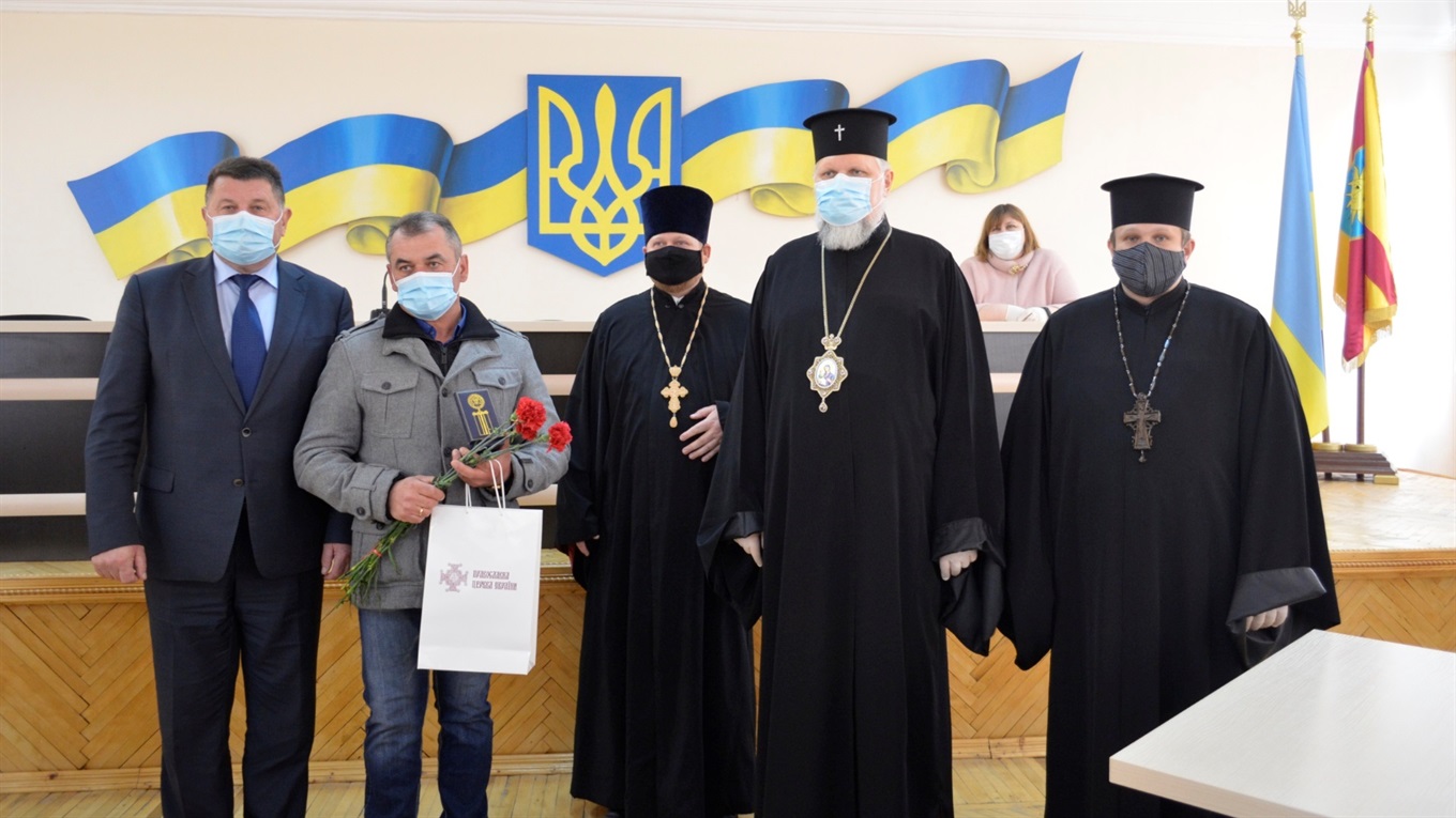 Жмеринських медиків нагородили відзнакою «За жертовність та любов до України»: фоторепортаж