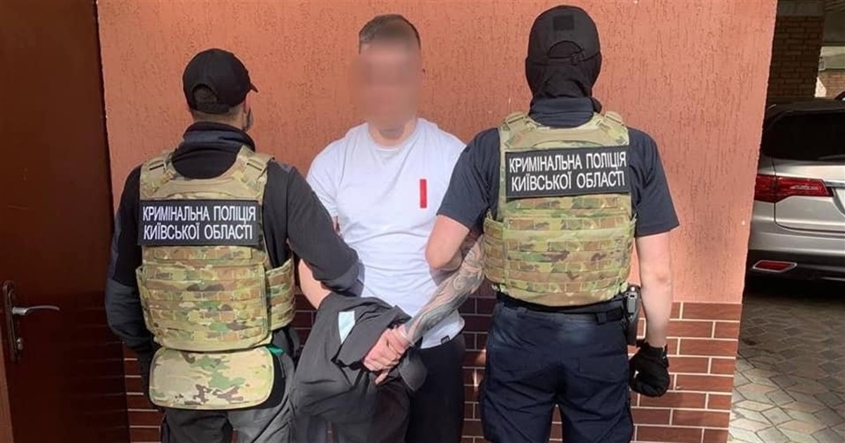 Обіцяв військовим амуніцію, а гроші вкрав: на Київщині правоохоронці викрили псевдоволонтера