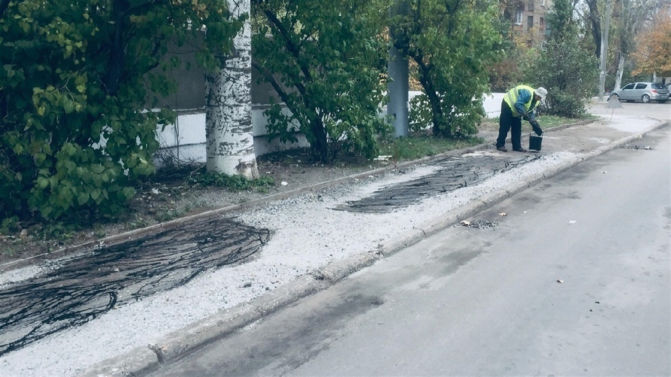 Дорожка не скатертью - где в Мелитополе отремонтируют тротуары плиткой и асфальтом