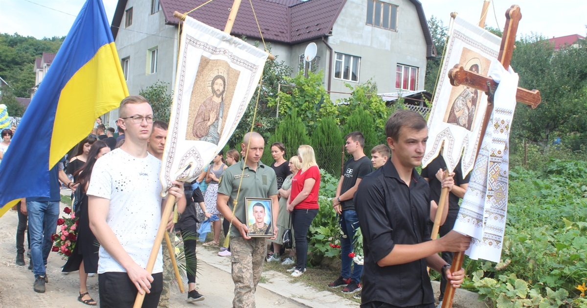 У Городку попрощалися з Олександром Башуком. В останню путь його проводжали під звуки сирен