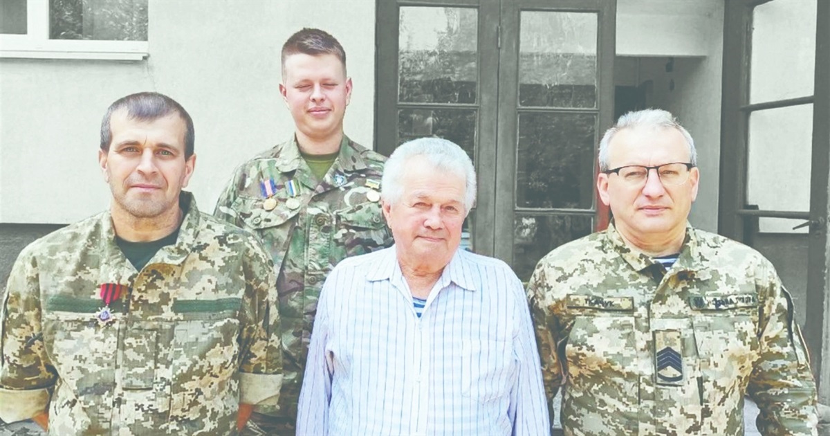 – Моє правило, як шофера: ніколи не спіши і не запізнюйся! – Василь Ткачук із Кіцманя