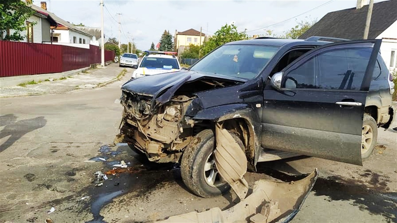 В ДТП у Володимирці Тойота врізалася в Ниву: вазівка на даху, авто потрощені, водії в лікарні