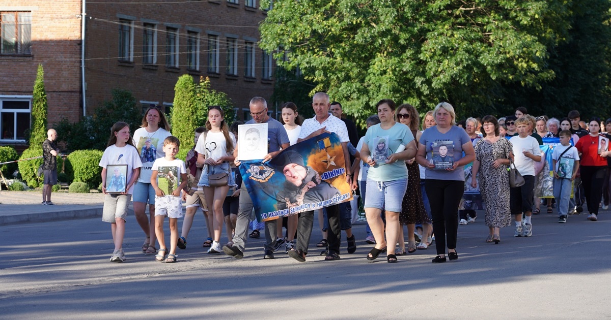 В м. Бар родини загиблих та зниклих безвісти Захисників провели Ходу пам'яті та надії