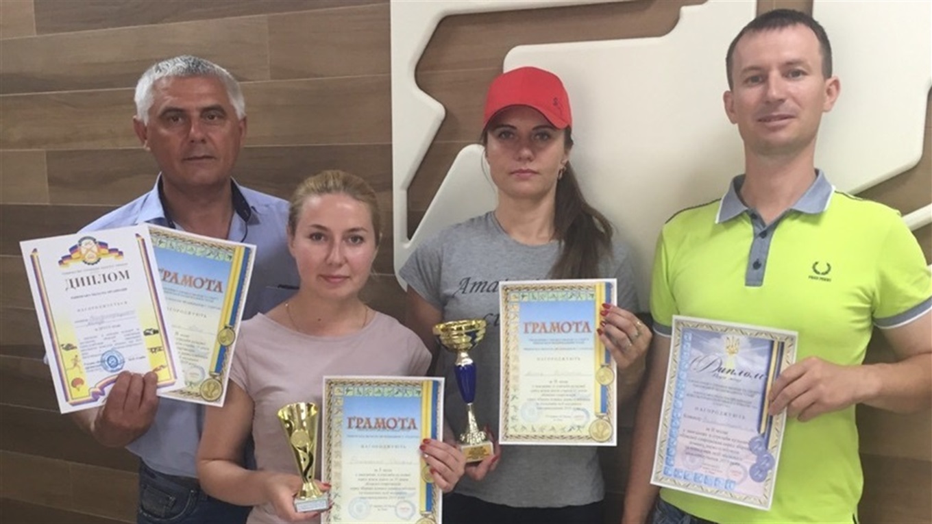 Володимирецькі держслужбовці повернулся з нагородами і командними перемогами по тенісу і стрільбі
