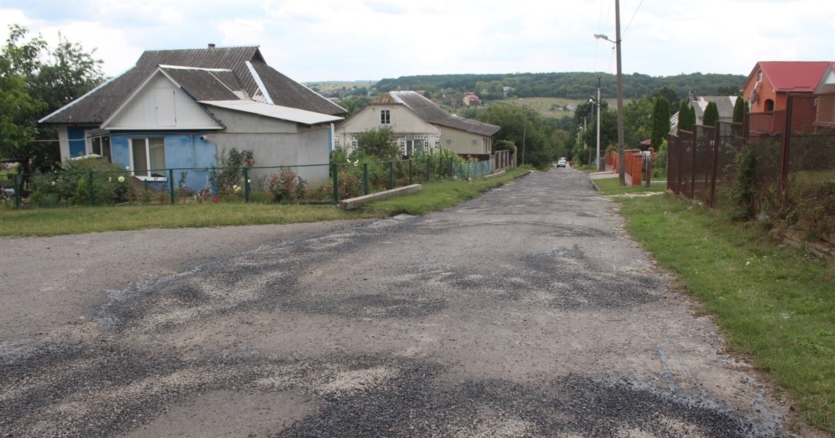 У Городку ремонтують дороги місцевого значення. Що вже зроблено