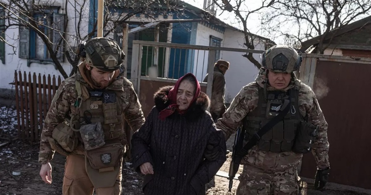 Евакуація під обстрілами. Як рятують людей із Покровська та Мирнограда