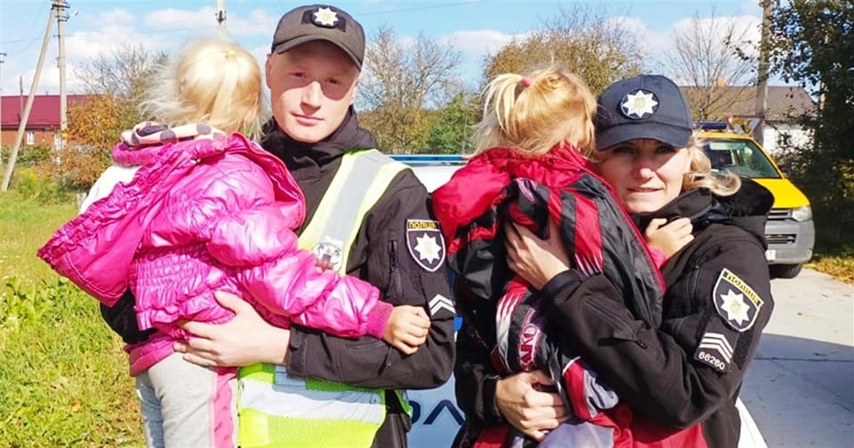 У Кривині поліцейські Максим Мелих та Ольга Коломійчук з пожежі врятували двох дівчаток
