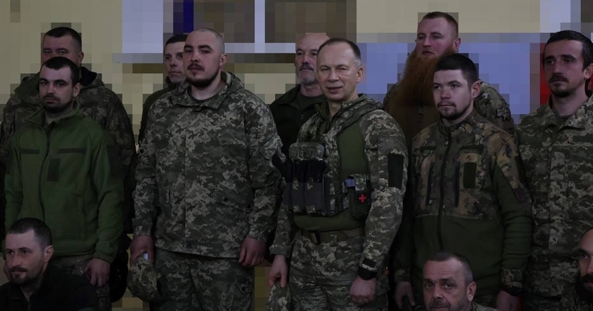 Генерал-полковник Олександр Сирський нагородив бійців 30 ОМБр