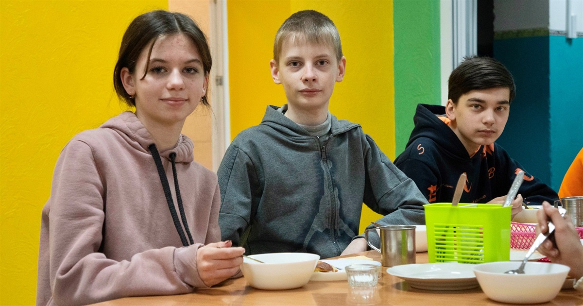 У ліцеї на Переяславщині облаштували укриття, де під час тривог учні навчаються і навіть обідають