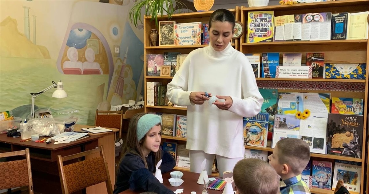 Вчилися виготовляти Великоднього янгола: у бібліотеці для дітей провели майстер-клас
