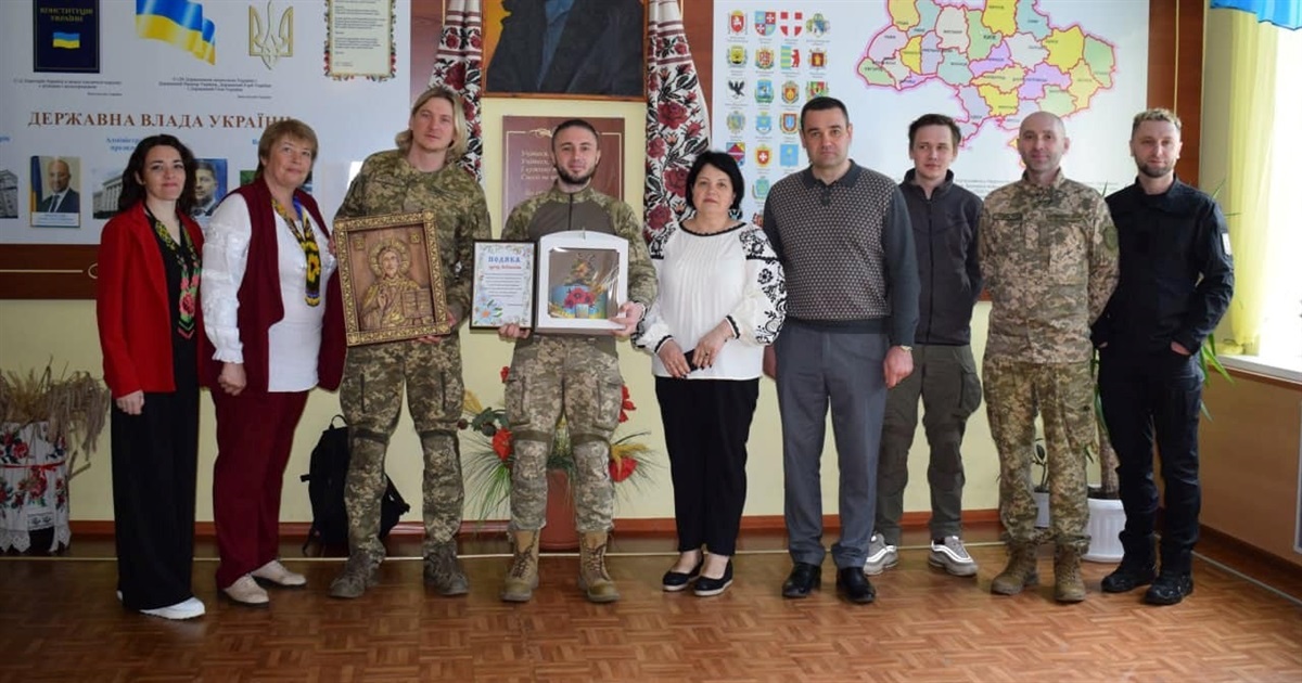 Неочікуваний і приємний сюрприз для учнів: у гімназії на Переяславщині виступив гурт "Антитіла"