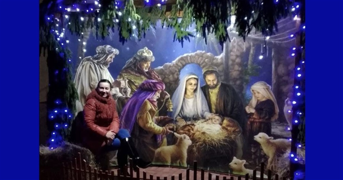 На подвір'ї церкви «Небесна країна» щороку встановлюють різдвяний вертеп