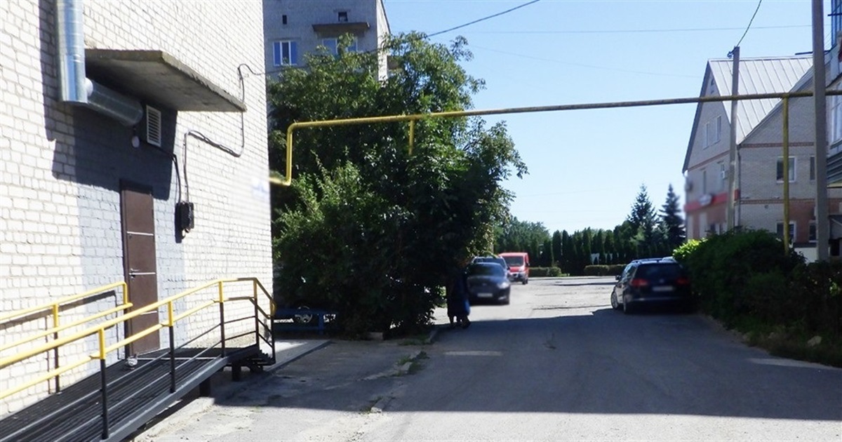 Зірвав з шиї жінки золотий ланцюжок: у Звягелі затримали вуличного грабіжника