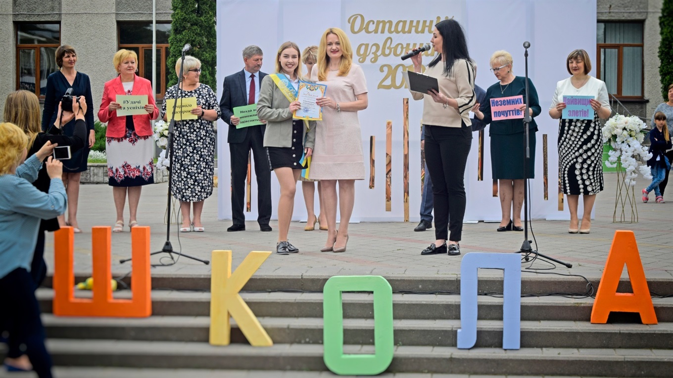 Вишукано, драйвово, креативно: у Жмеринці відбулося свято Останнього дзвоника – відео