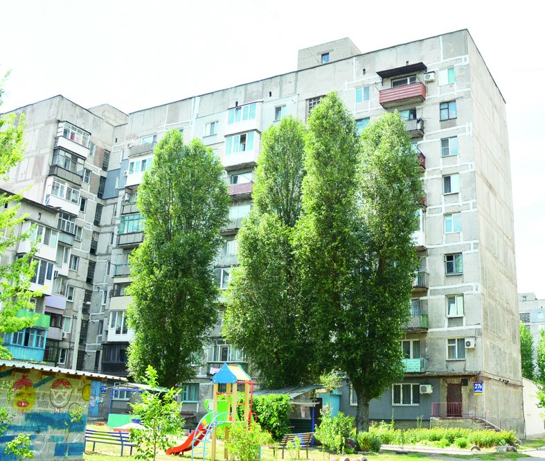 Місто закріплює кадри: молодій лікарці перинатального центру надали житло