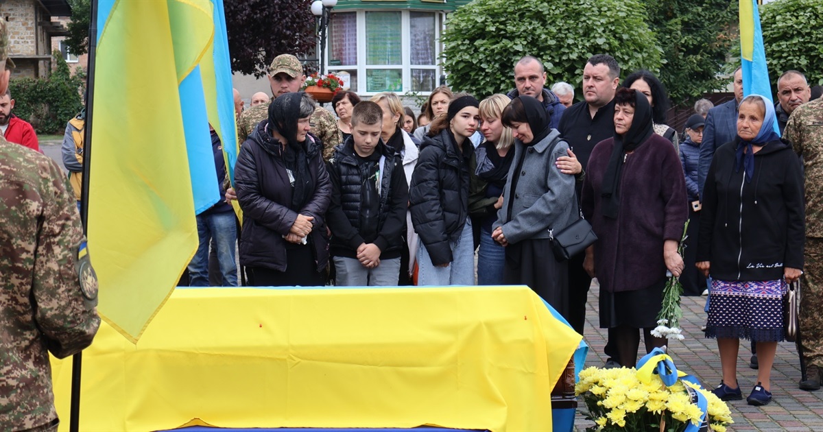 У Сарнах попрощалися з десантником Миколою Ксюком