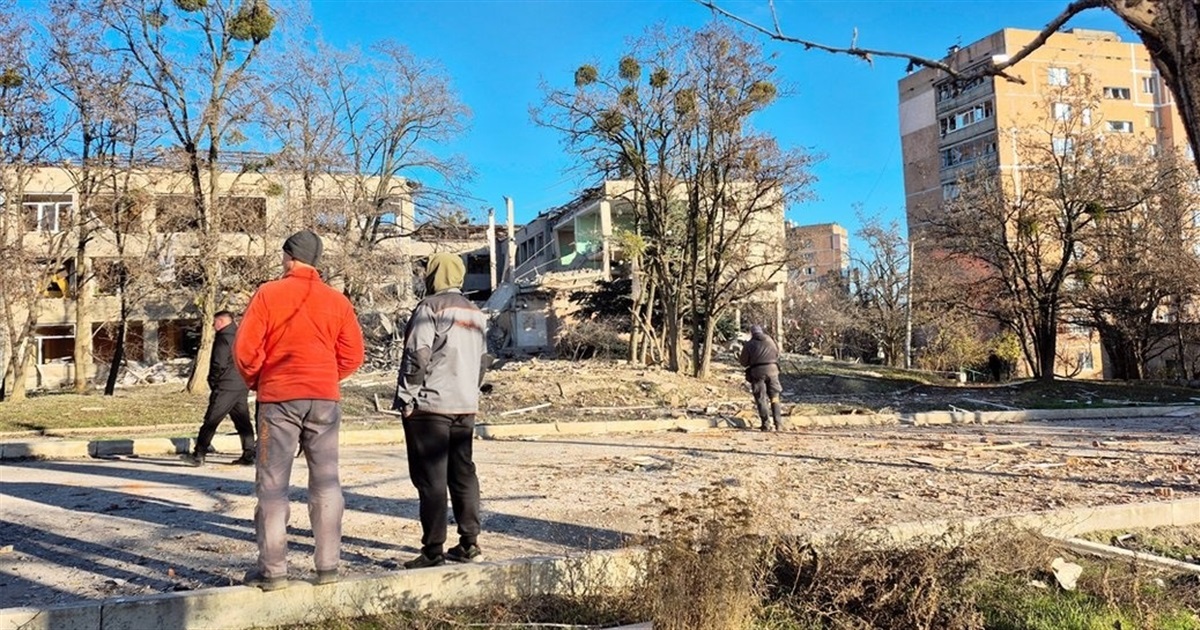 Росіяни обстріляли Слов'янськ. Поранені двоє людей, зруйновані школи — фото