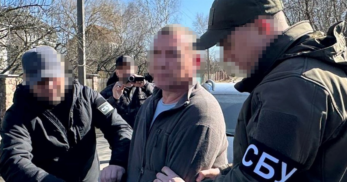 "Трофейні" автомати та гранати: на Житомирщині викрили торговця зброєю з фронту