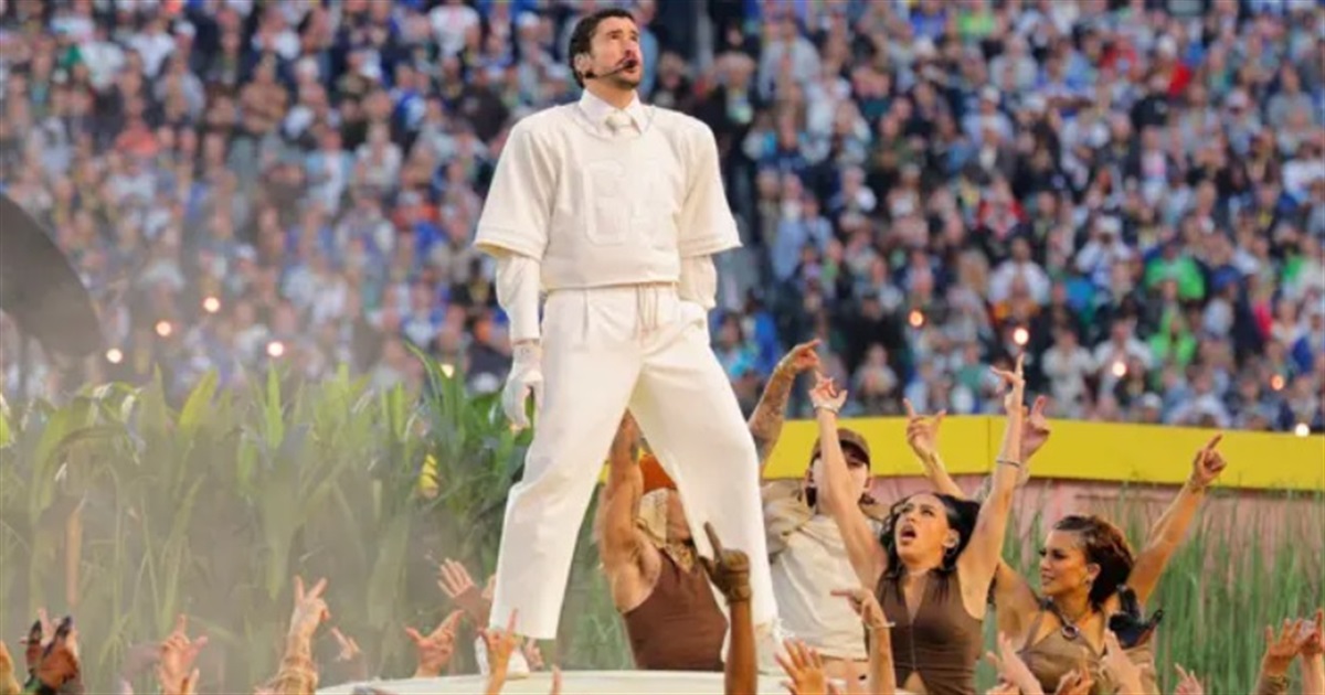 Bad Bunny обурив Трампа іспанським виступом на Super Bowl — що сталося