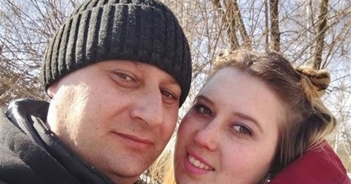 Мужчина из Попасной рискуя своей жизнью вывозит людей в Бахмут