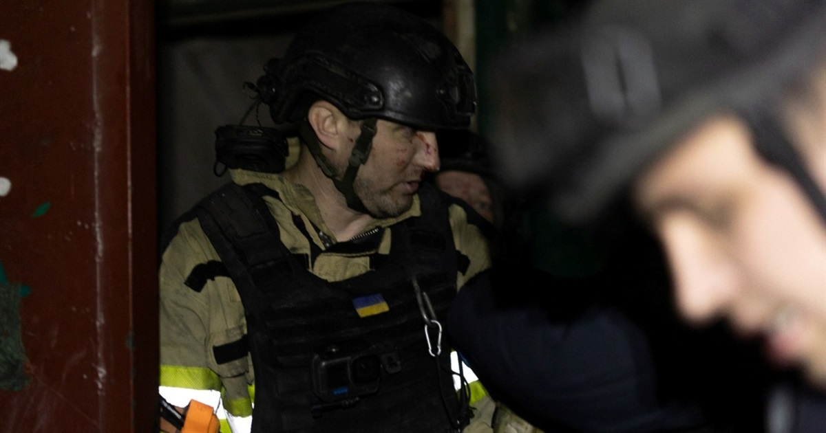 Росіяни вдарили дроном по авто з пожежниками у Дружківці, які їхали на виклик. Є поранені