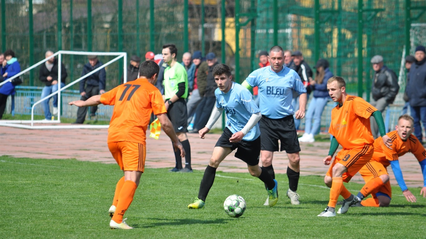 Чортківський футбол: «Вигнанка» поступається, але проходить у півфінал, та інші матчі вікенду