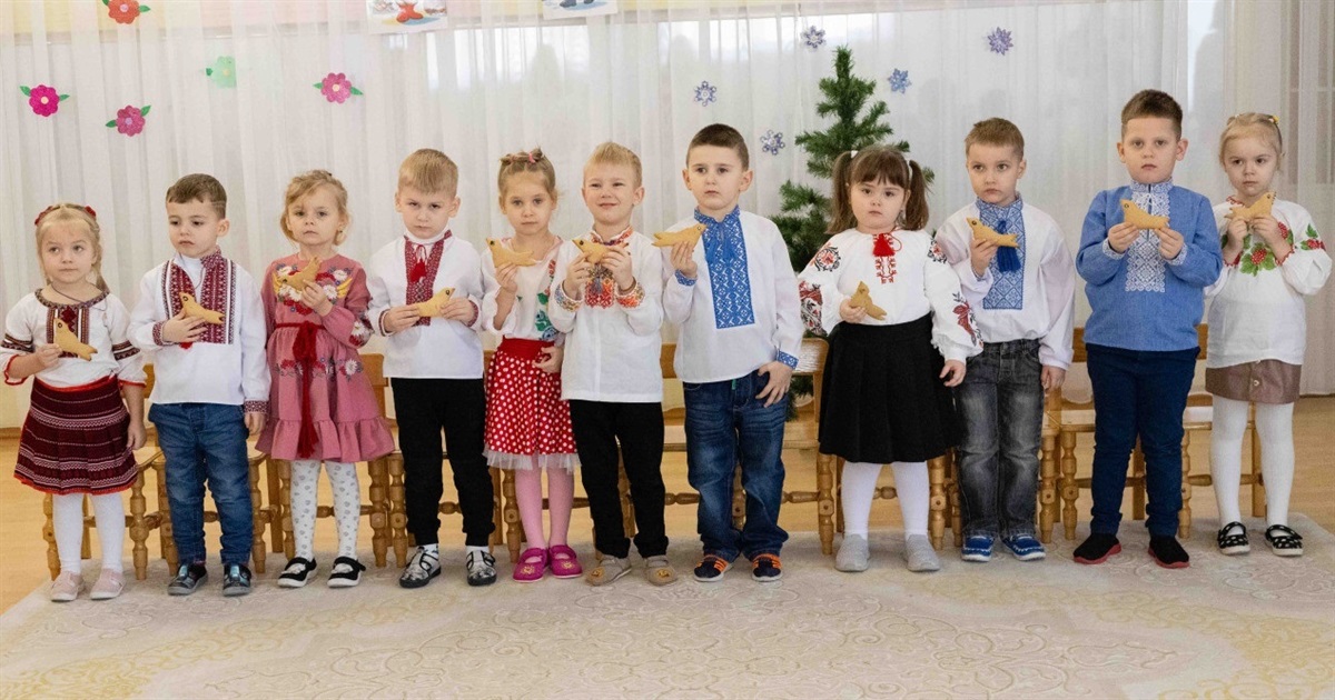 Як маленькі старокостянтинівці зустрічали весну на Стрітення