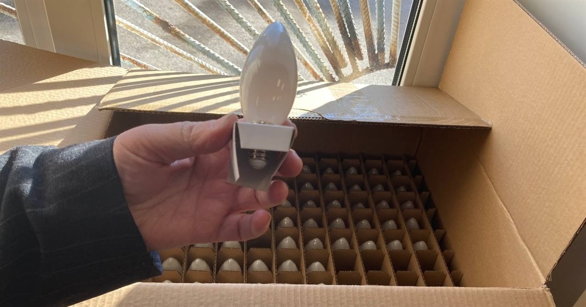 LED-лампочки обмінюють поки що тільки в Переяславі. Є лише з вузьким цоколем