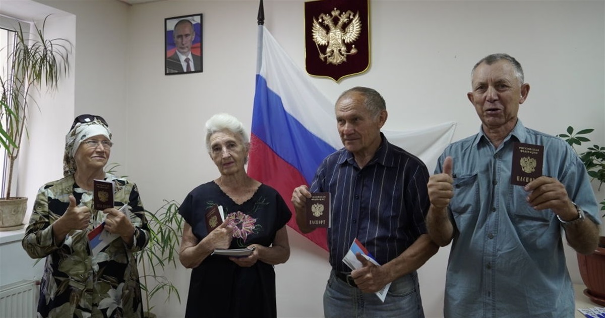 Мене примусили взяти російський паспорт. Правозахисниця пояснила, чи буде за це покарання