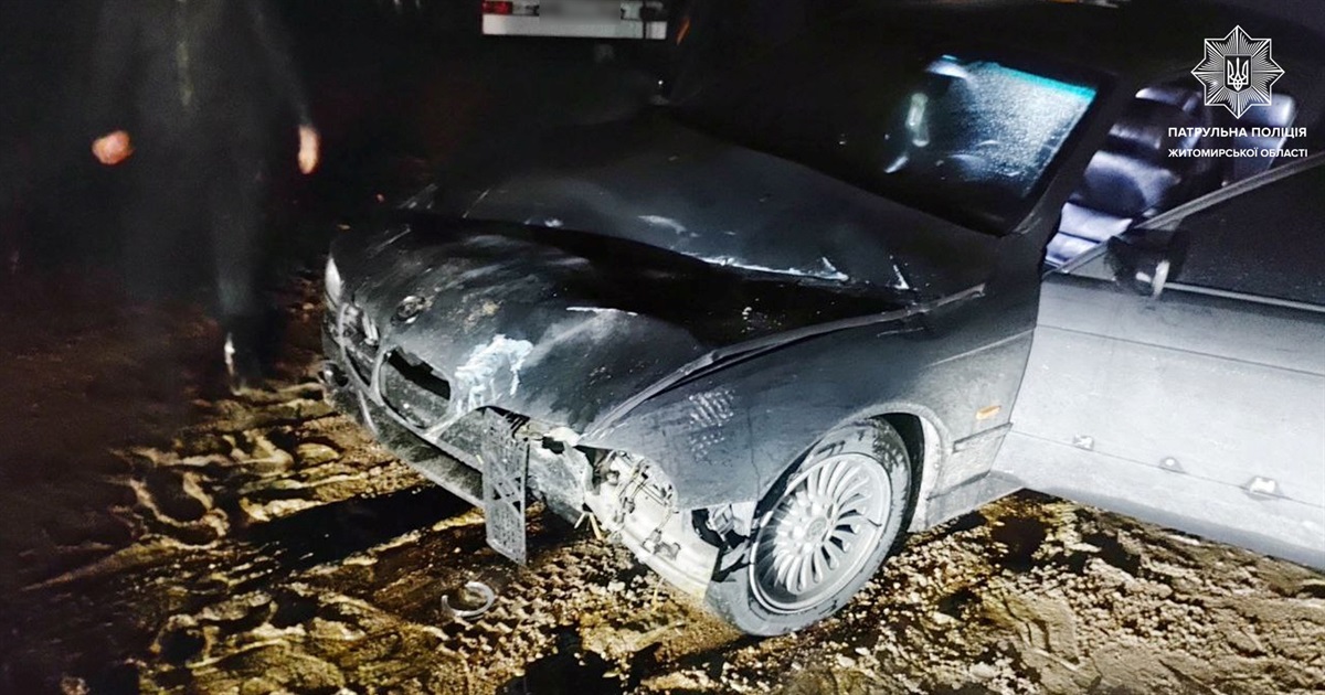 "Вживав алкоголь вже після ДТП": водій BMW наїхав на електроопору