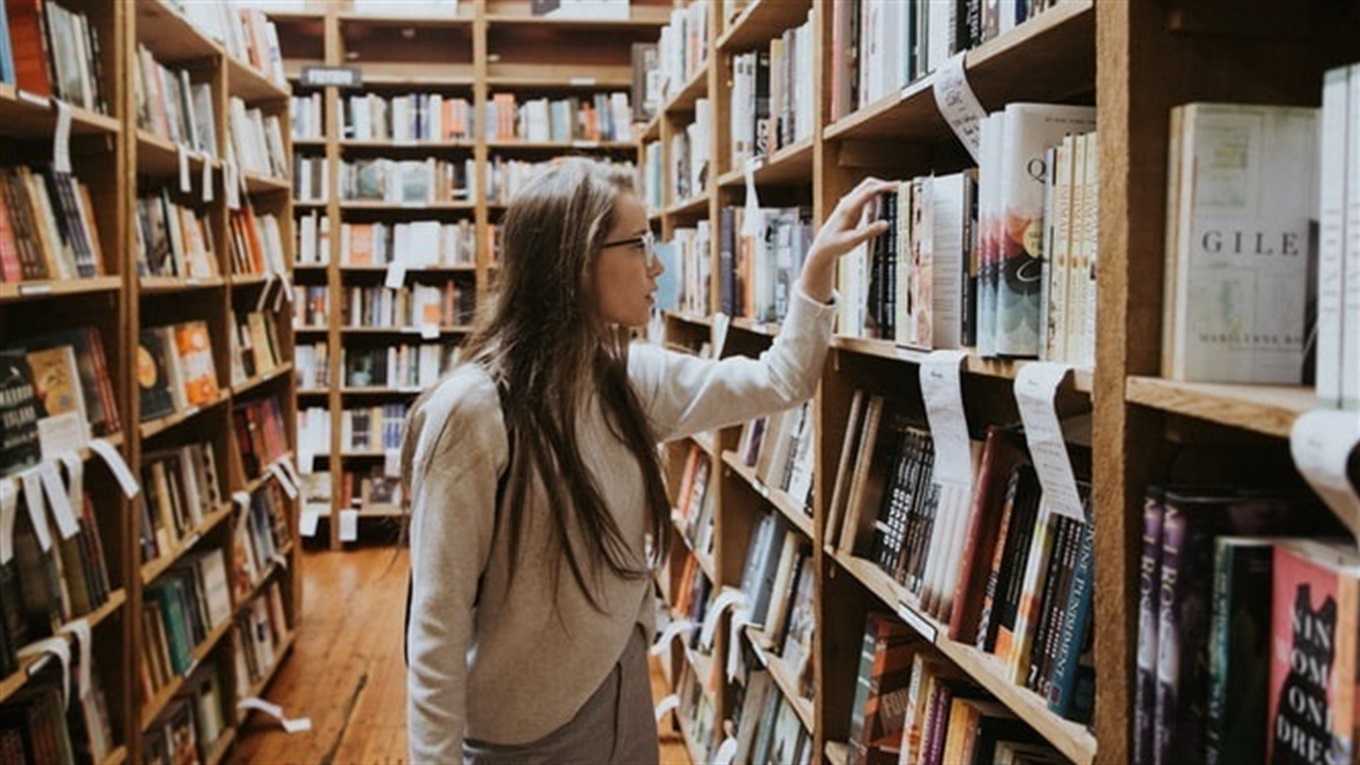 Подаруй бібліотеці книгу: які книги приносять до бібліотек кременчани 