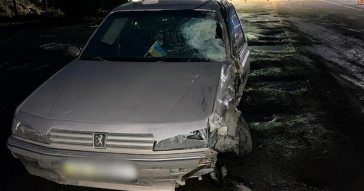 У Шипинцях мотоцикліст в'їхав у авто