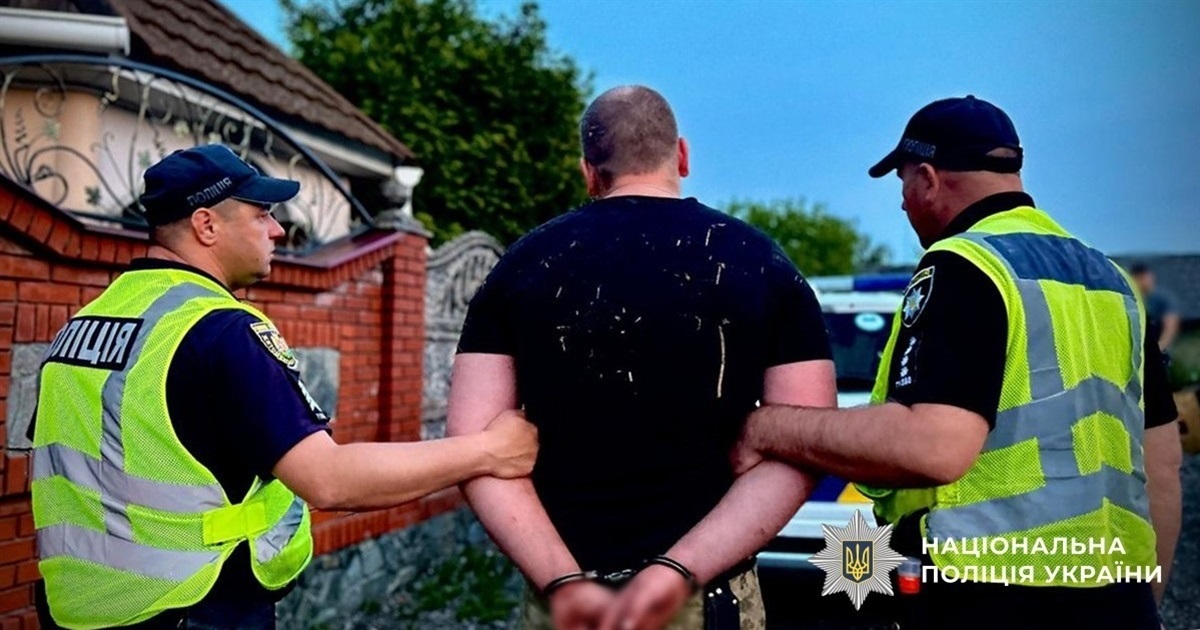 Взяли під варту нападника, що на вул. Відродження приставив ніж до шиї чоловіка, аби вкрасти телефон