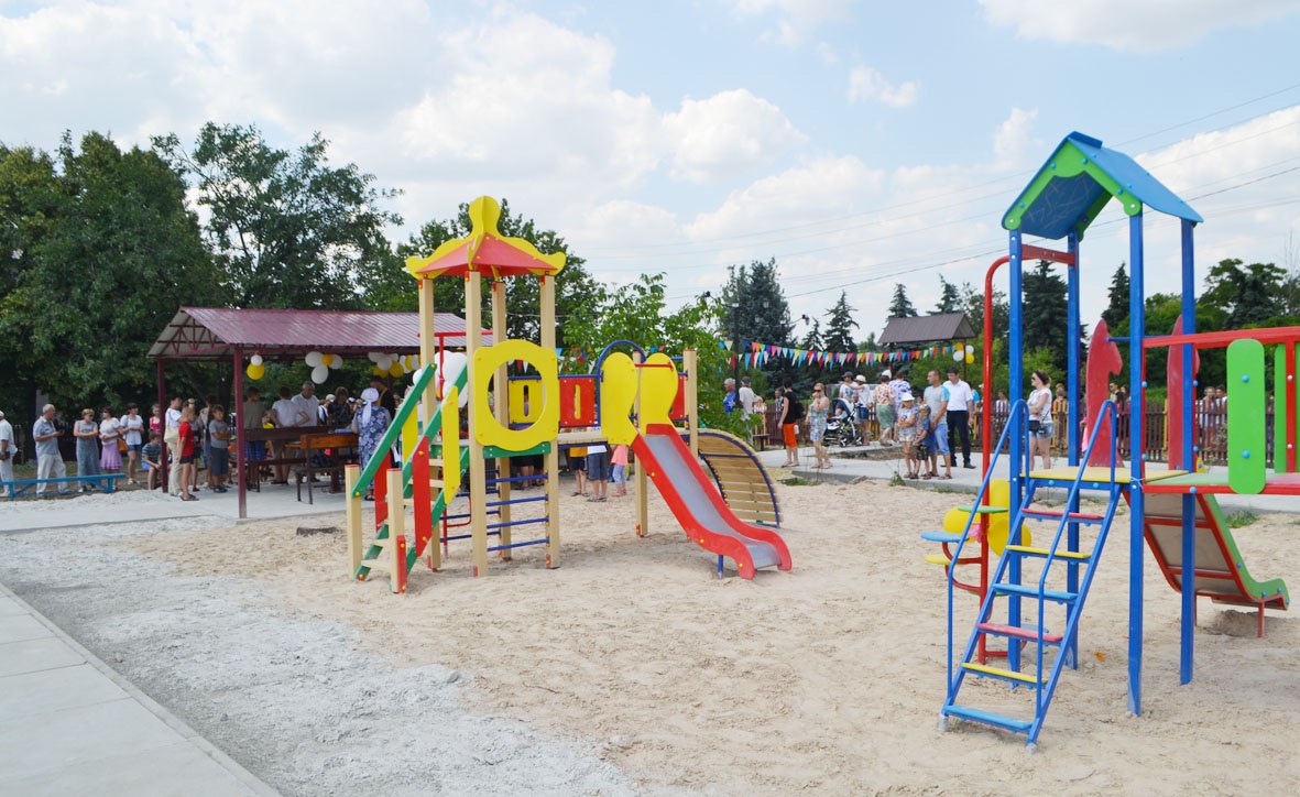 У центрі Гродівки виросло спортивно-розважальне містечко