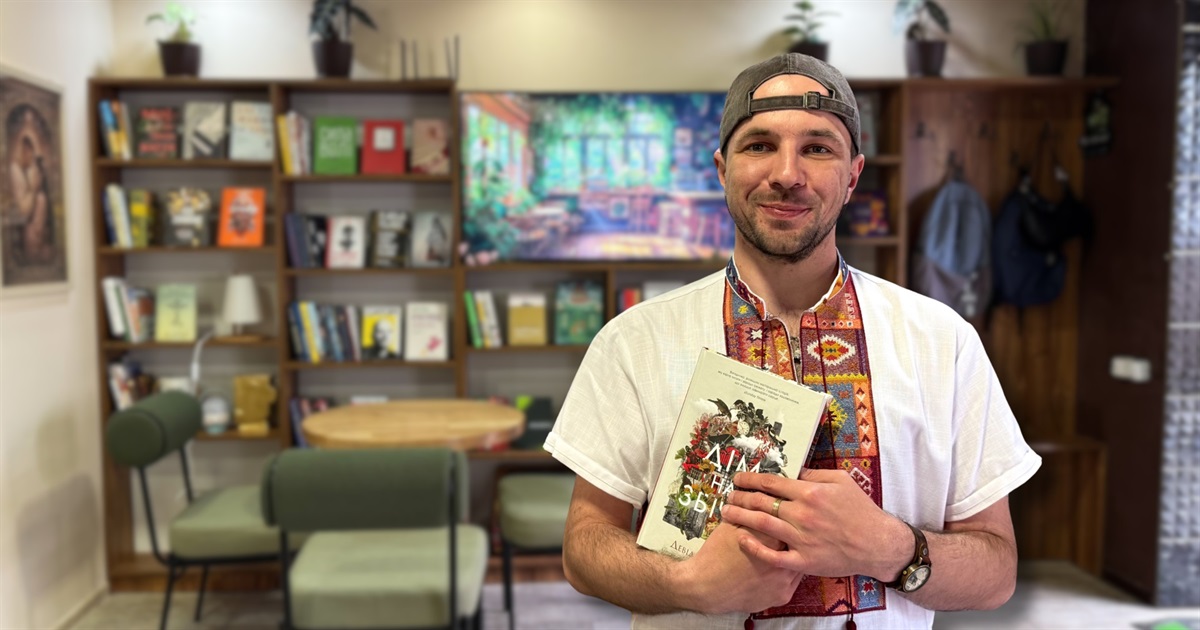 Випити кави, попрацювати чи взяти книжку додому: у Сарнах відкрилася кавʼярня-бібліотека Sonnet