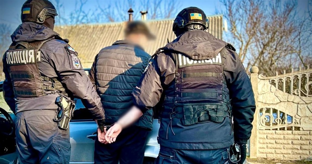 Затримали двох звягелян, яких підозрюють у продажі заборонених речовин: вилучено 200 тисяч гривень