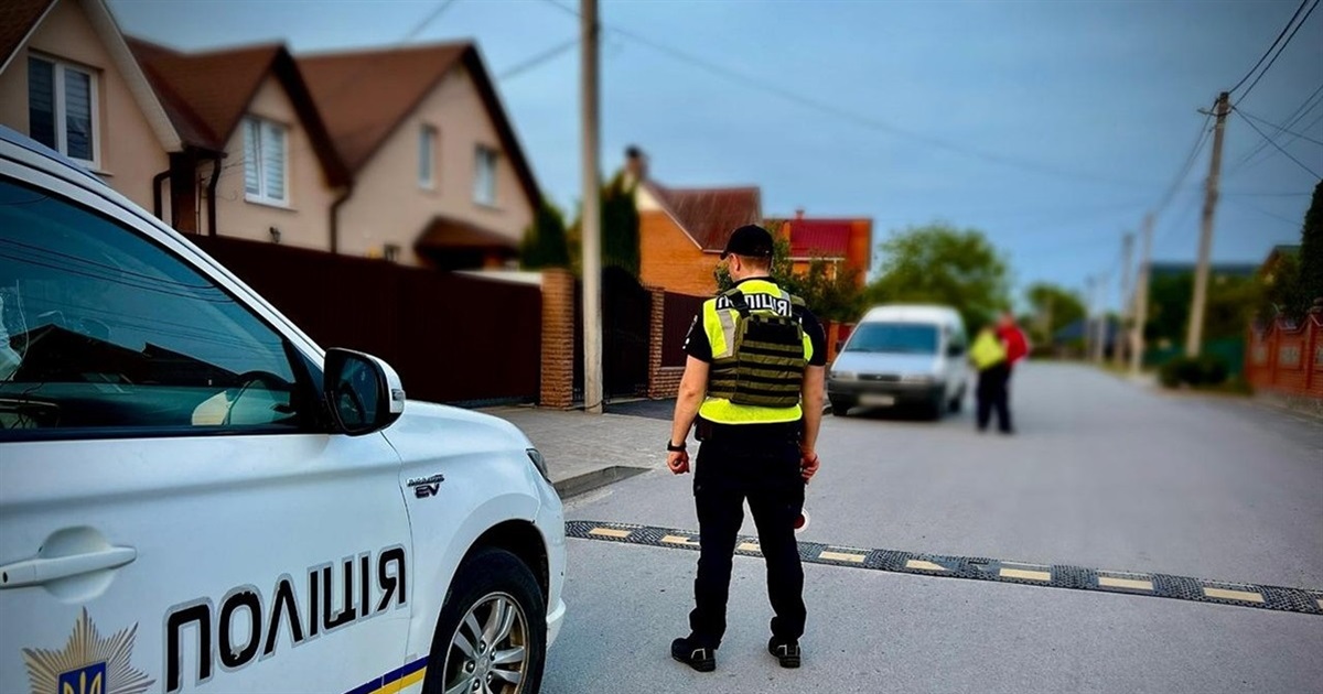 У Звягелі чоловік напав з ножем на перехожого і травмував патрульного