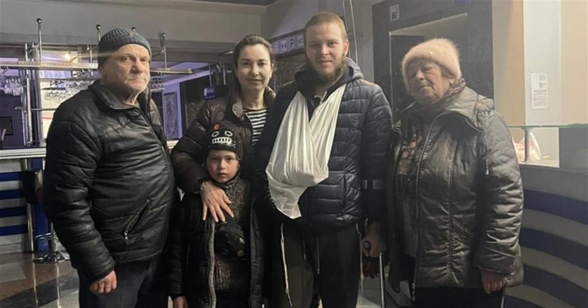 Я отримав уламок снаряду прямо в хребет. І виїхав з Маріуполя до Ізраїля через Донецьк
