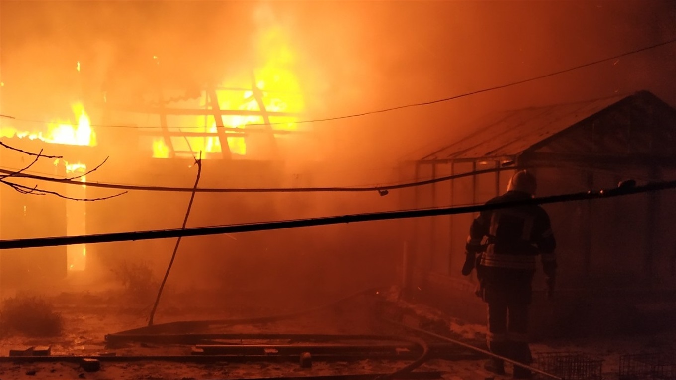 У Сватовому знову пожежа. Згорів гараж і не тільки