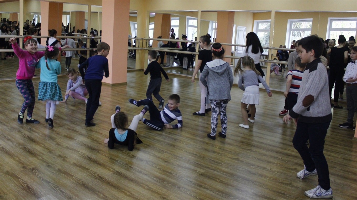 В Попаснянській школі мистецтв відкрили відремонтований хореографічний зал