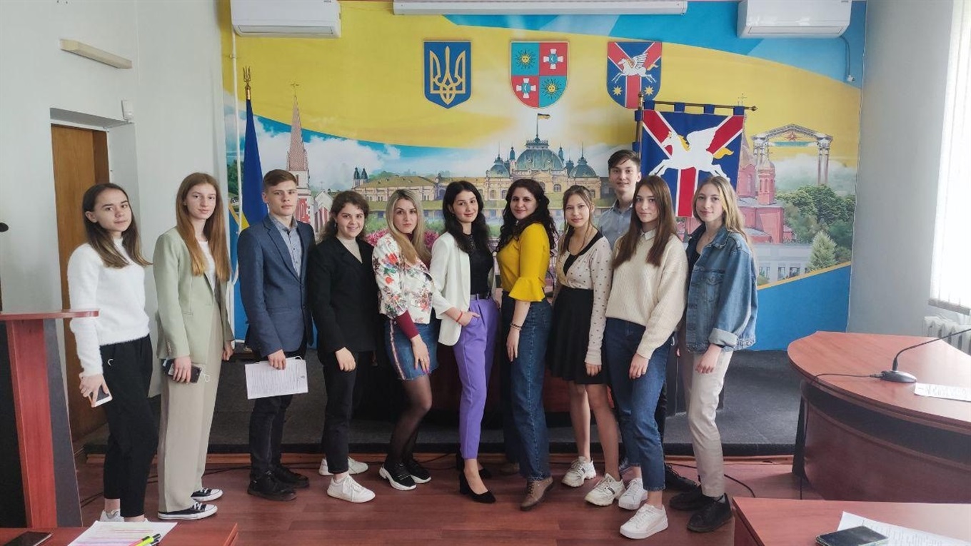 Молодіжна рада запрошує жмеринчан запалити лампадки біля братської могили у День пам’яті 8 травня