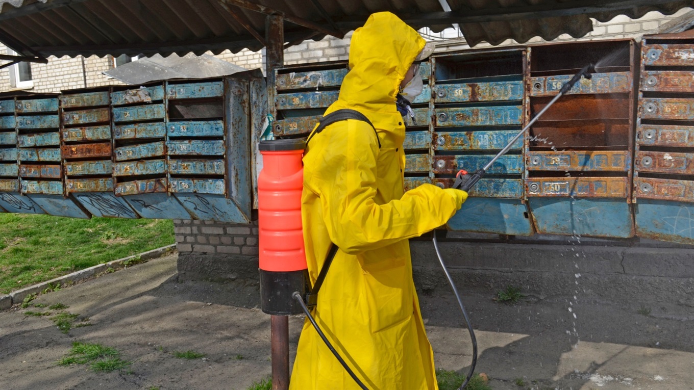 У Жмеринці дезінфікують під’їзди, ліфти, поштові скриньки та вхідні марші 