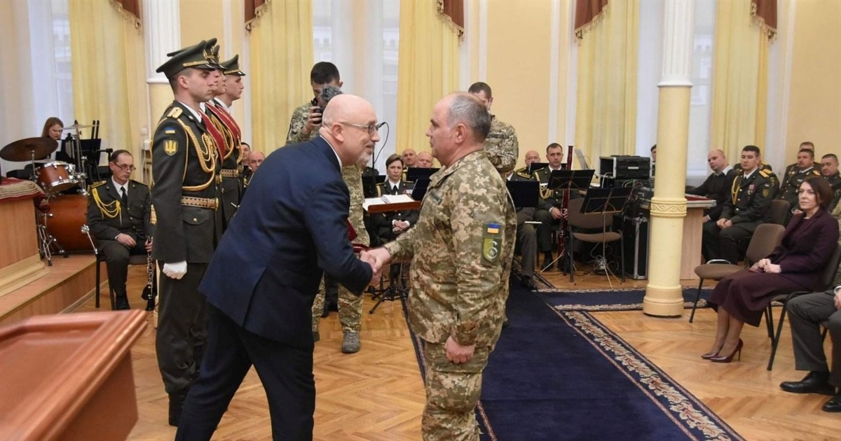 Військового "тридцятки" нагородили орденом "За мужність" ІІІ ступеня