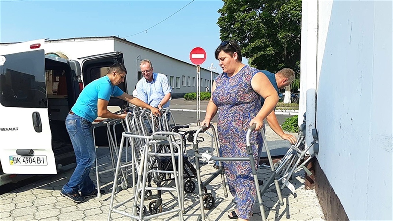Володимирецький терцент отримав дефіцитні засоби реабілітації для своїх підопічних