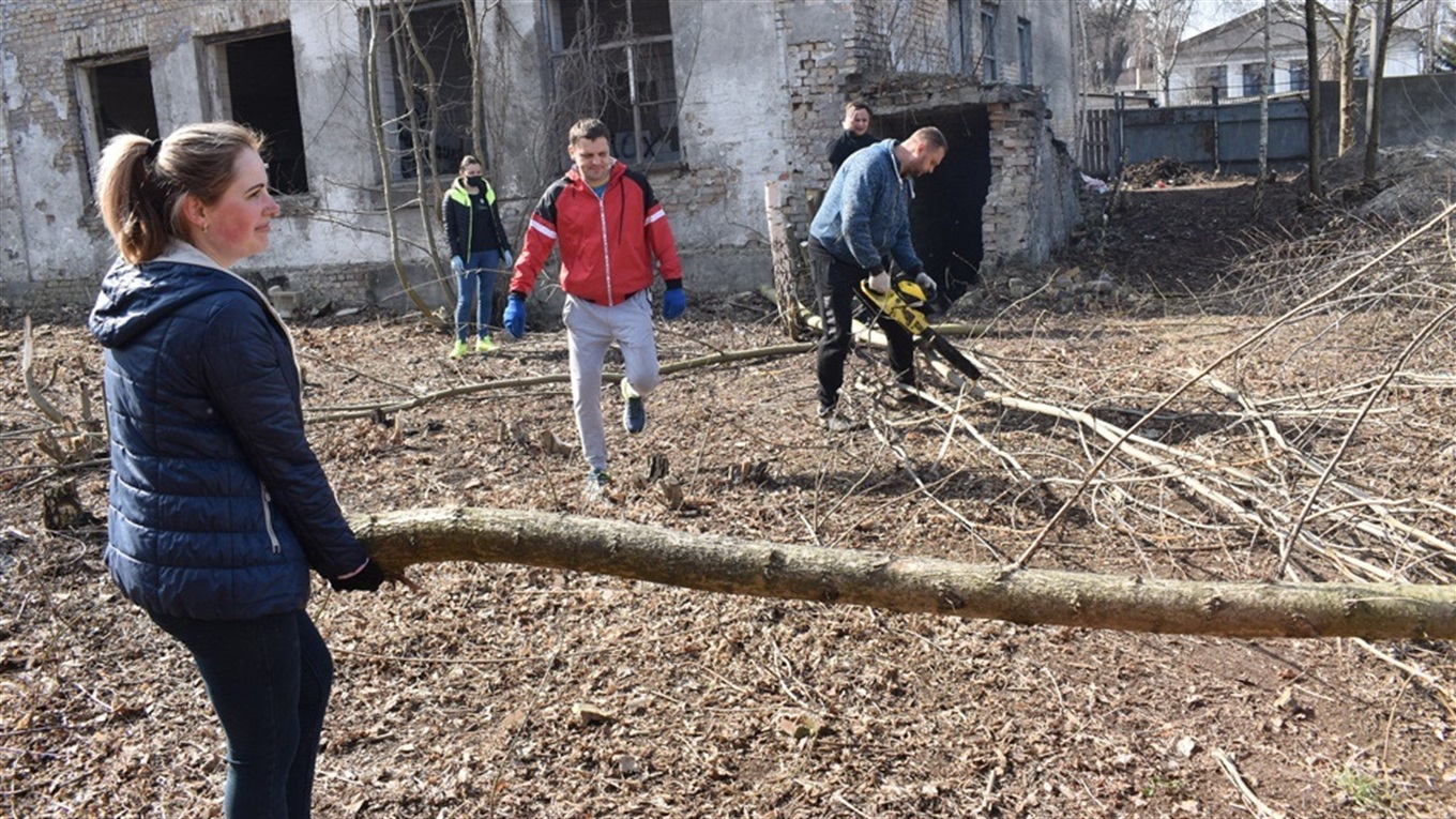 У Переяславі прибрали територію колишнього військового містечка. Там буде парк з мінікатком