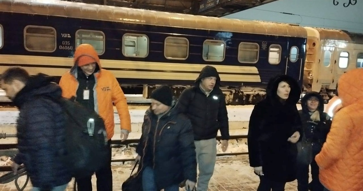 Росіяни обстріляли об'єкти "Укрзалізниці". Поїзди курсують із затримками — що відомо